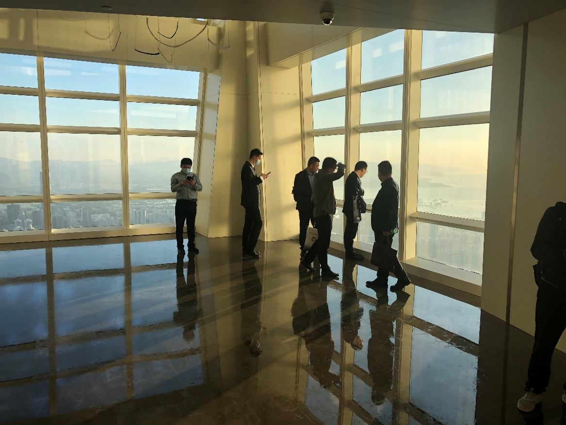 俯瞰参观平安金融中心项目现场